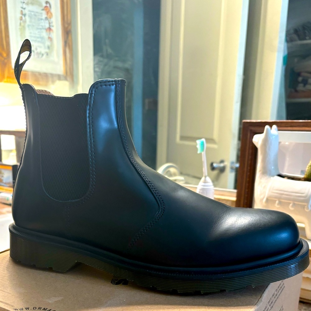 Doc Martens *In Box* Never Worn Black Leather Chelsea Boot Womens 11, Men’s 10